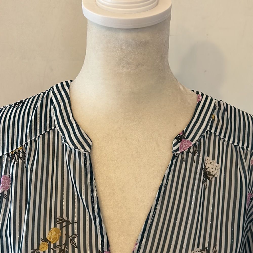Torrid green white striped floral long sleeve sheer blouse Size 00 - Picture 4 of 10
